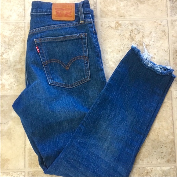 Levi’s - Picture 2 of 3